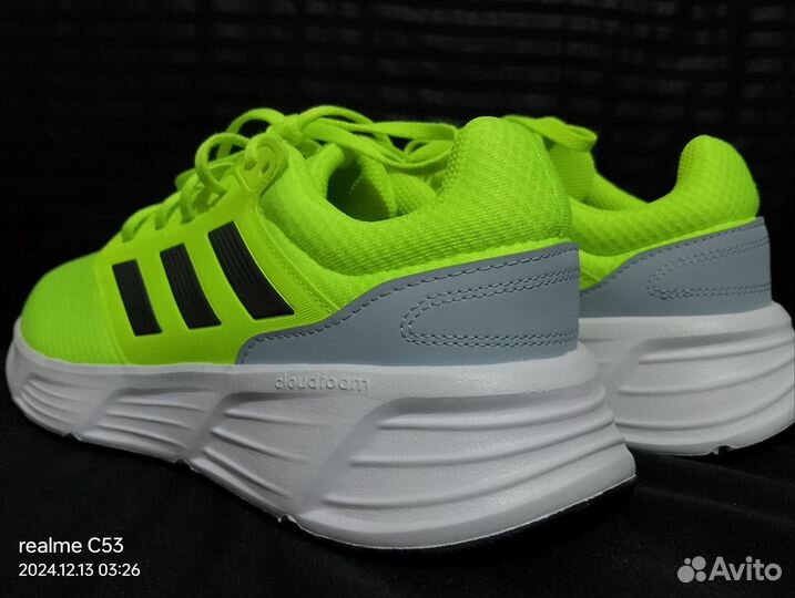 Кроссовки adidas оригинал размер 44,5