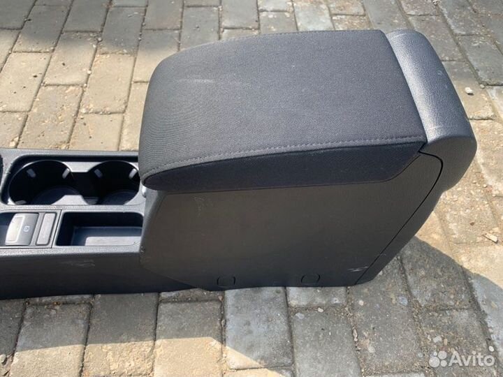 Подлокотник Volkswagen Tiguan 2007-2011