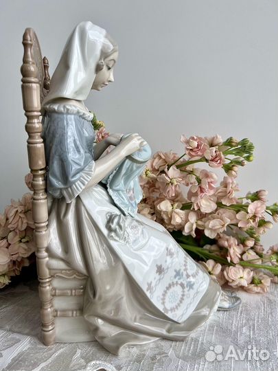 Статуэтка Вышивальщица от Lladro