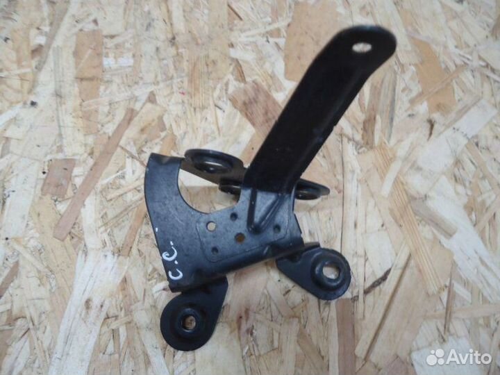 Кронштейн Volkswagen Passat CC cawb 2009