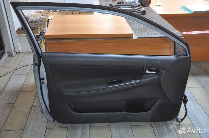 Дверь передняя левая toyota corolla ZZE120