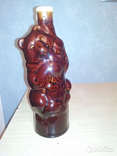 Керамические кувшины, бутылкии с медведем