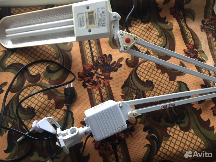 Продаю лампу настольную