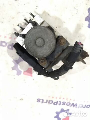 Блок ABS (насос) Toyota Avensis (T270) седан 2.0