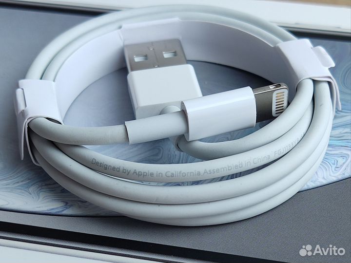 Оригинальный провод на iPhone
