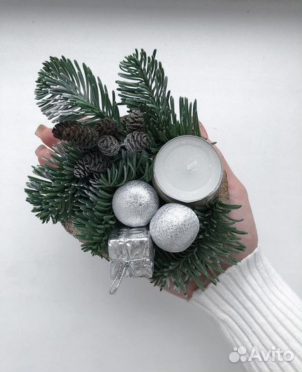 Новогодний венок, подсвечники, новогодний букет