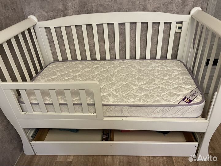 Детская кроватка