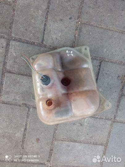 Бачек расширительный от Ауди а-6 с-4