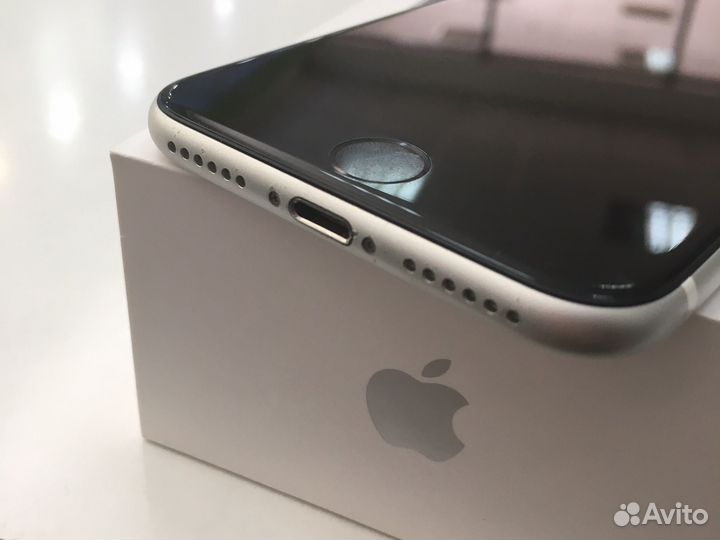 Б/у iPhone SE 2 64gb White