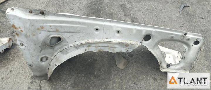 Подкрылок передний правый toyota crown