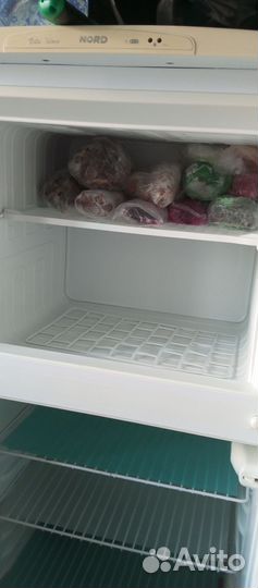 Холодильник норд бу, рабочий, дефекты на фото