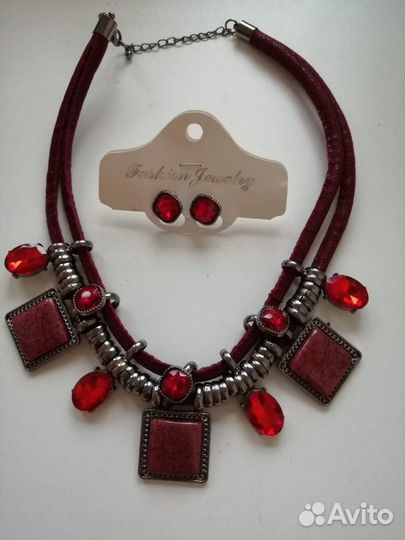Набор (колье и серьги)