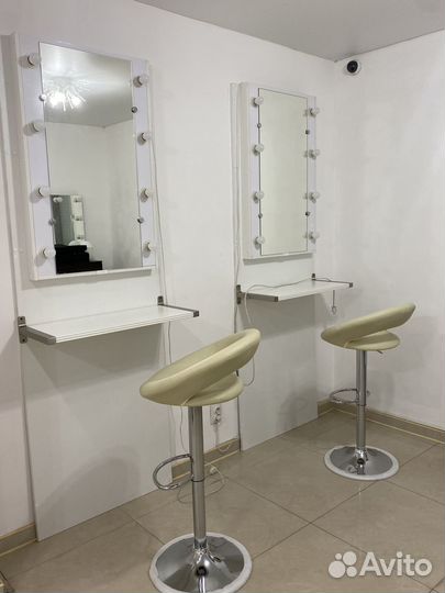 Гримерное зеркало с лампочками