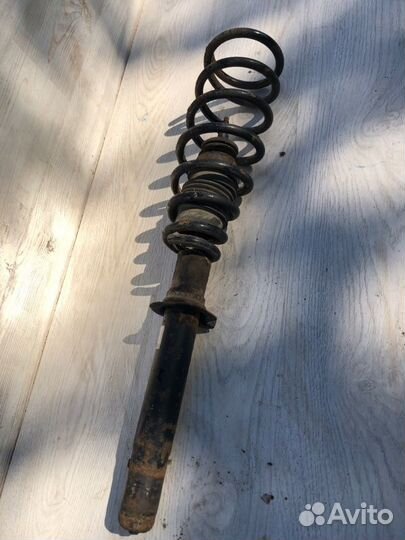 Стойка подвески передняя левая Mitsubishi Galant 7