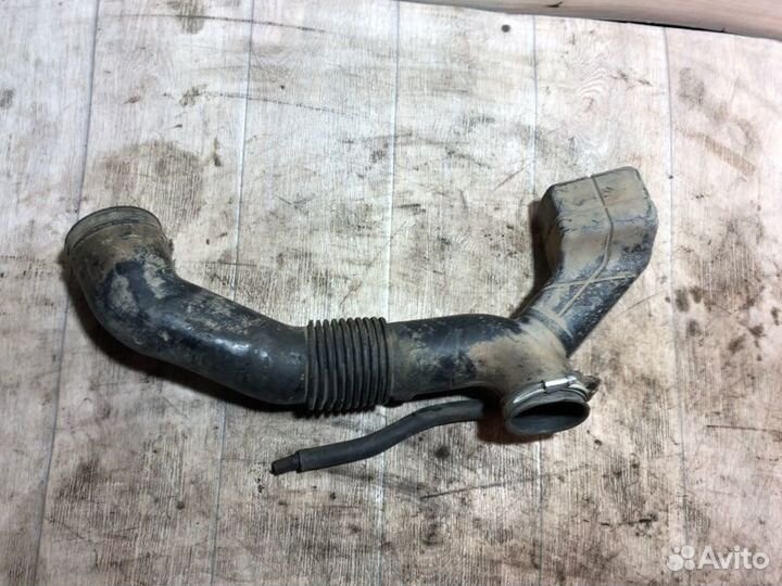 Патрубок воздушного фильтра Mitsubishi Galant EA 8