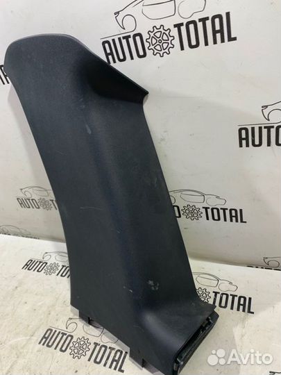 Обшивка стойки правая Nissan Terrano D10 K4MA606