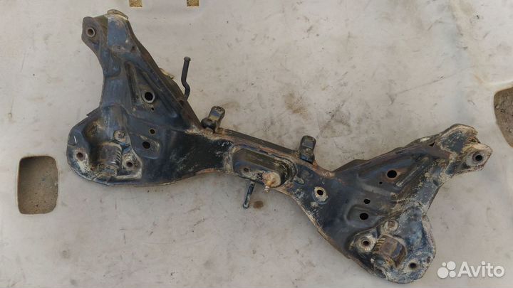 Балка подмоторная для Mitsubishi Carisma (DA)