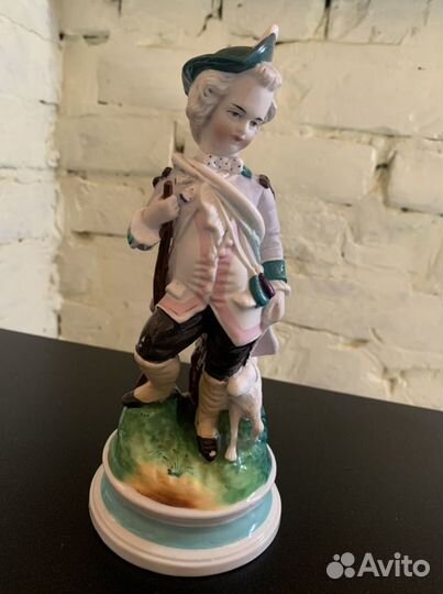 Статуэтка охотника 19 век Европа