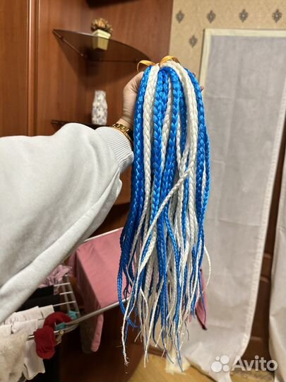 Косы из канеколона 50 см бело-голубые