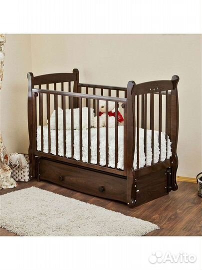 Детская кроватка с продольным маятником