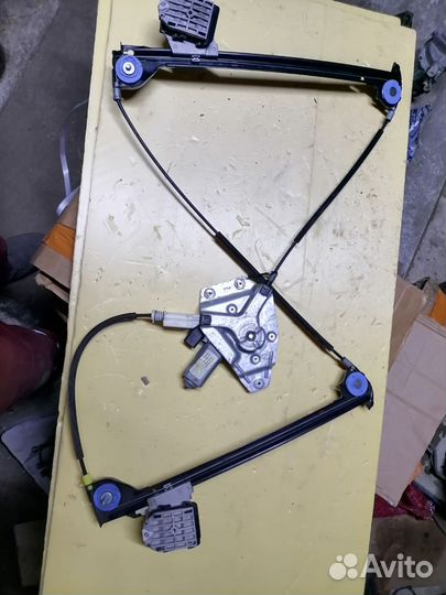 Стеклоподъемник правый Dodge Challenger LC