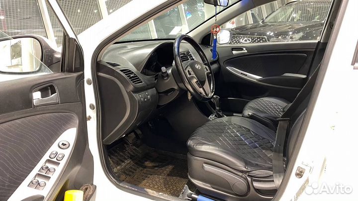 Hyundai Solaris 1.6 AT, 2015, 172 000 км