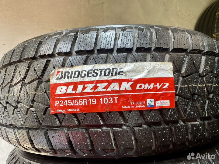 Bridgestone Blizzak DM-V2 245/55 R19 103T