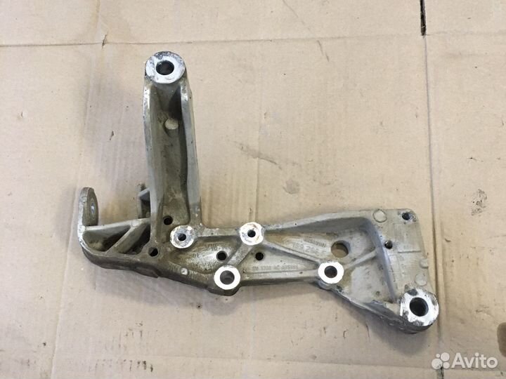 Кронштейн подрамника Skoda Octavia A5 (3296)