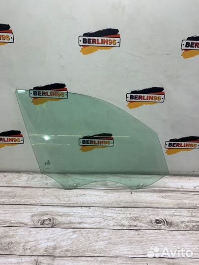 Стекло двери переднее правое Bmw X1 E84 N52B30