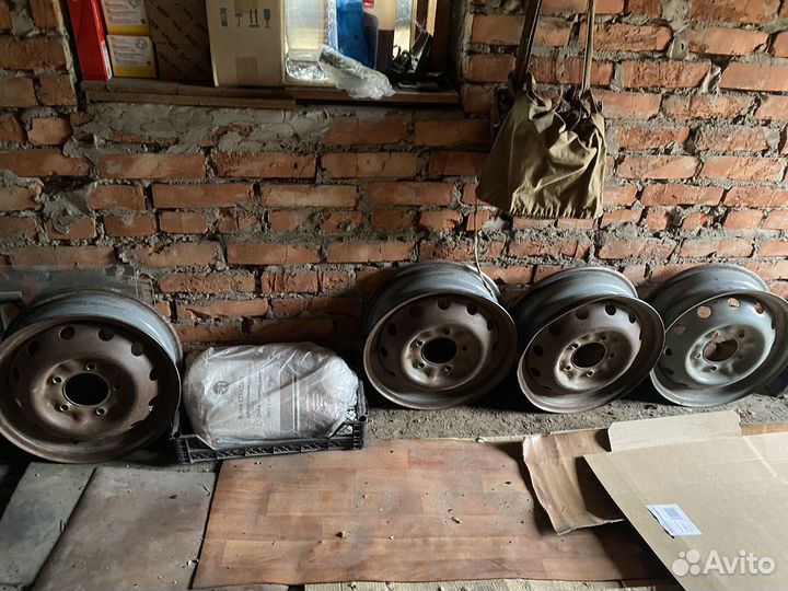 Диски, камеры, покрышки на ниву