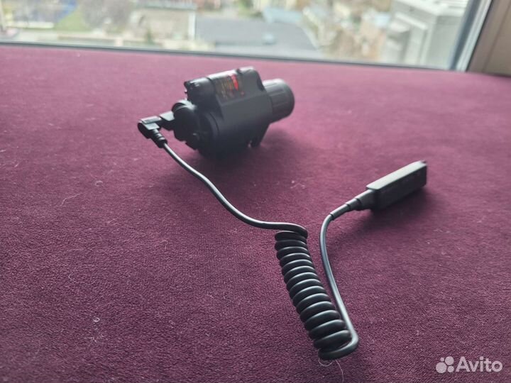 Лазерный целеуказатель с фонарем и кнопкой