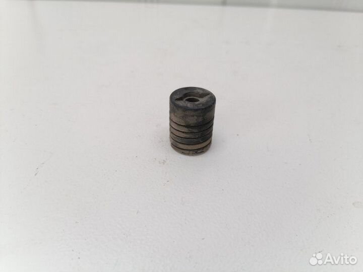 Буфер капота Toyota Corolla E150