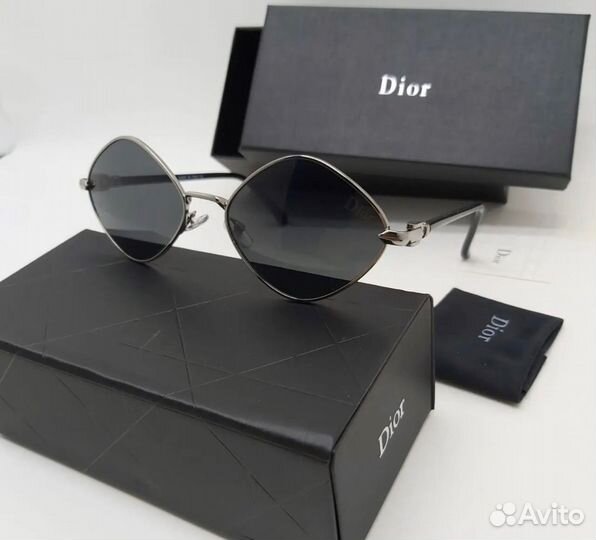 Солнечные очки женские