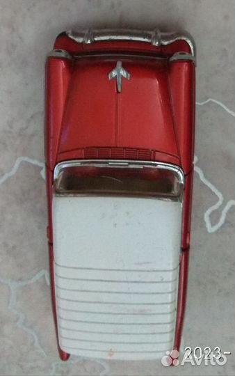 Модель автомобиля металл