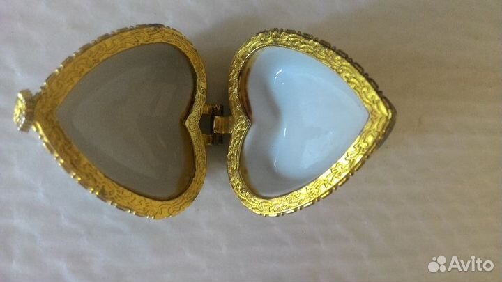 Коробка для кольца (шкатулка)