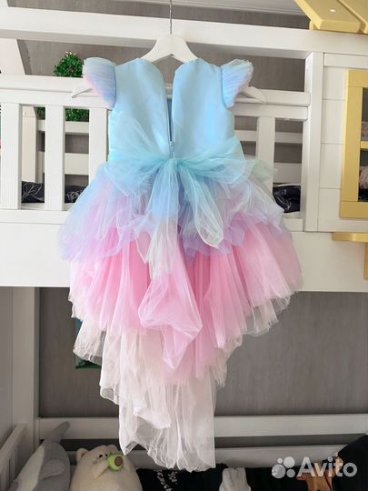 Платье праздничное 98