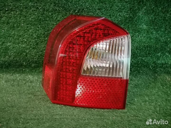 Фонарь (стоп сигнал) левый 30698983 Volvo V70 BW б