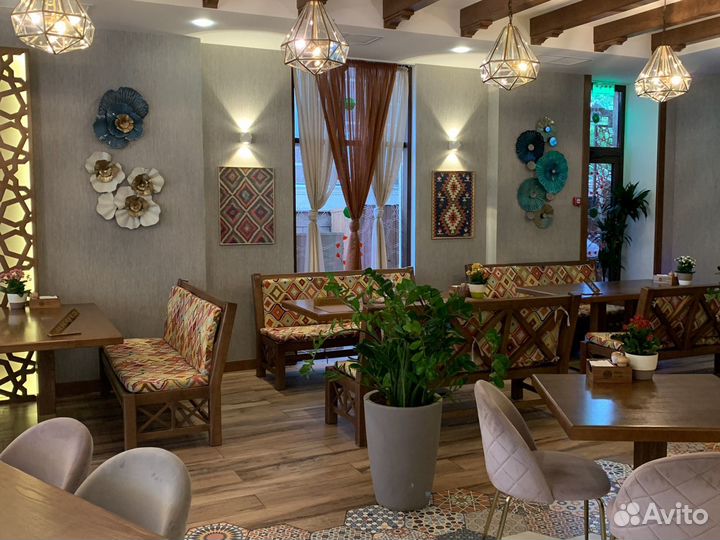 Бариста в кафе, без алкоголя