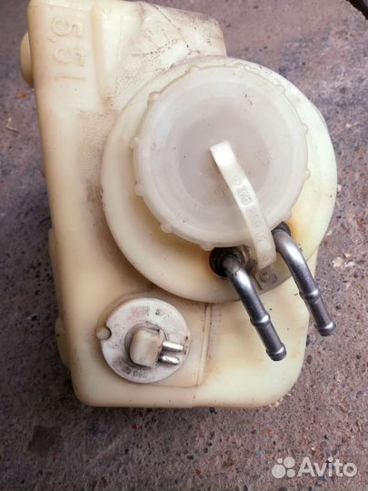 Бачек омывателя mercedes w210