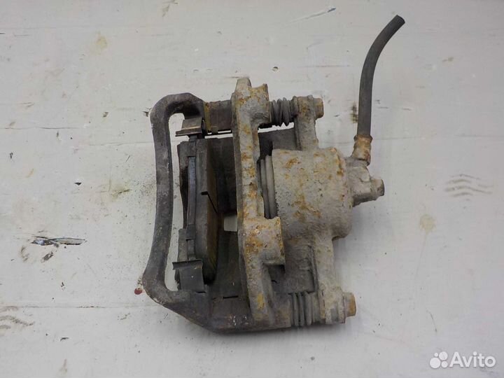 Суппорт nissan almera classic передний левый