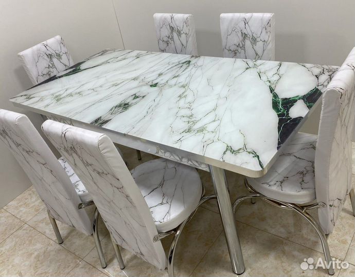 Раскладной стол и стулья