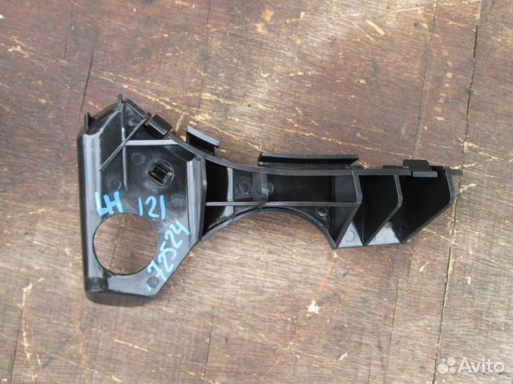 Крепление бампера переднее левое Toyota Corolla