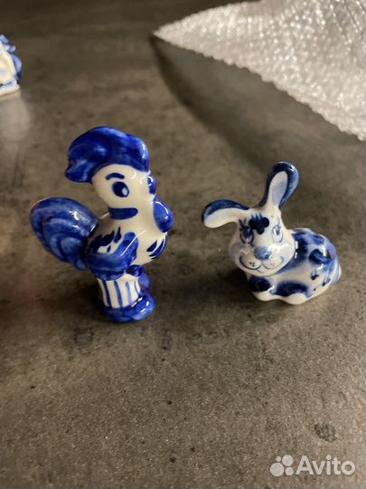 Заяц и петушок гжель
