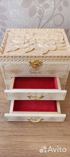 Шкатулки из дерева резные