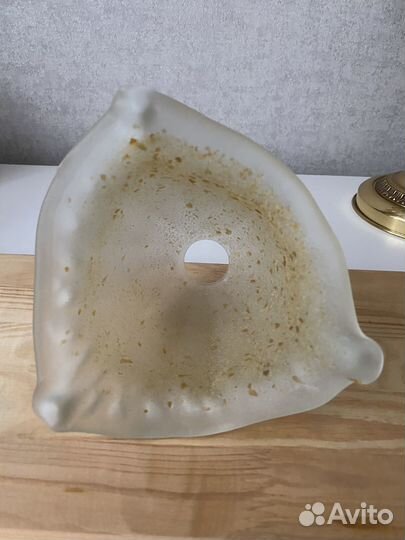 Стеклянный плафон с гайкой на люстру