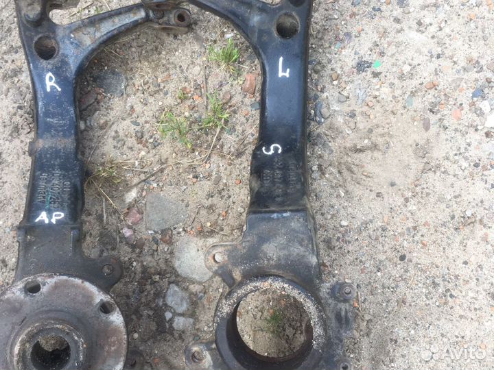Поворотный кулак Ауди А6 С5 А4 Пассат Б5