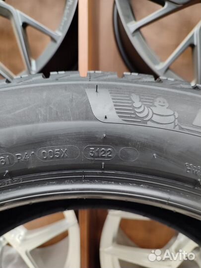 Michelin X-Ice Snow SUV 275/50 R22