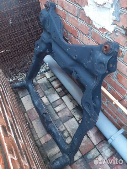 Продам подрамник infiniti JX35