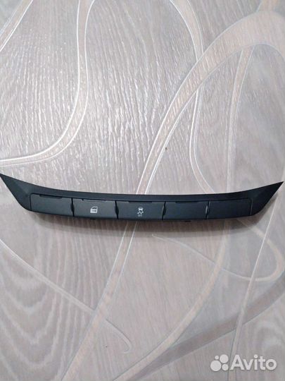 Блок кнопок в центральную консоль Веста Ларгус