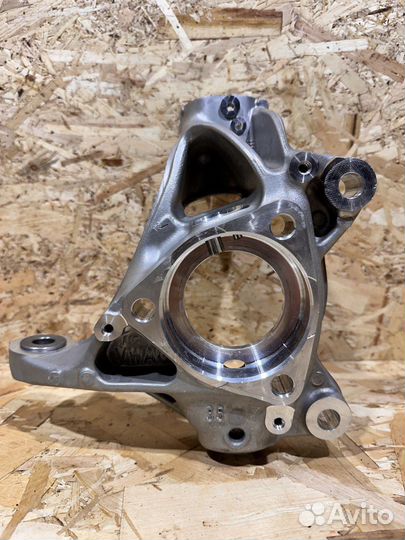 Поворотный кулак передний Tiguan 2 Octavia A7